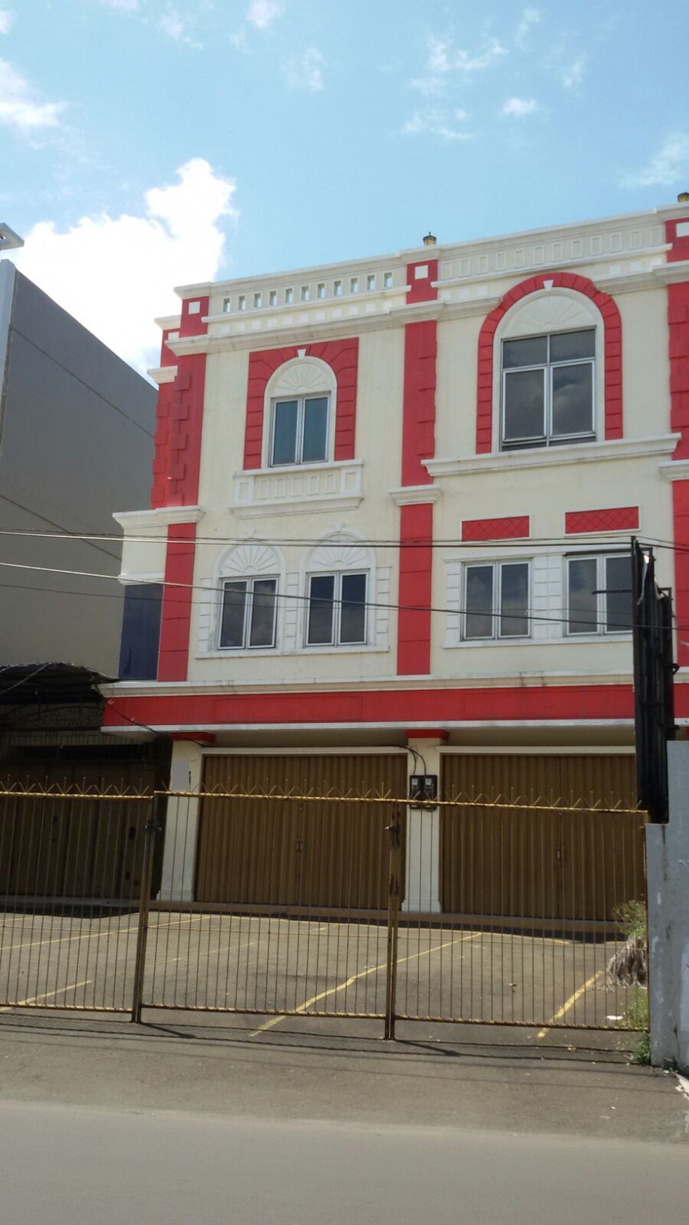 Ruko/Gedung Serbaguna di Pinggir Jalan Kesehatan Jakarta selatan