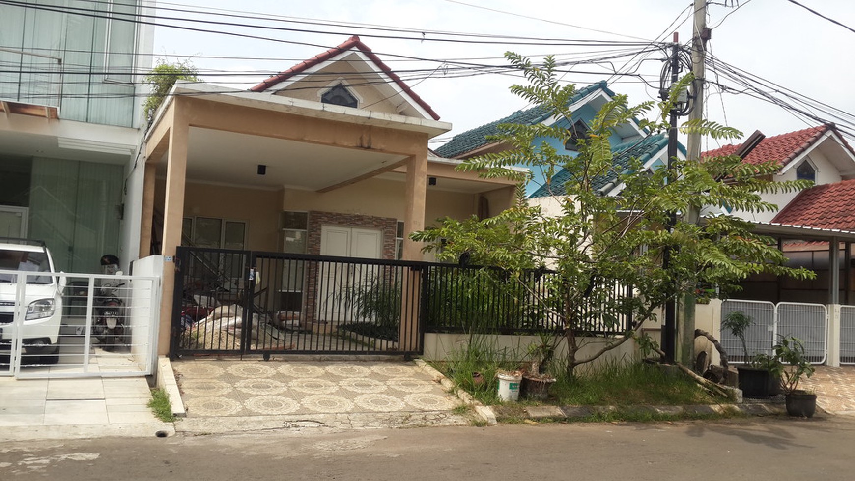 RUMAH CANTIK  SIAP HUNI DI VILLA BINTARO