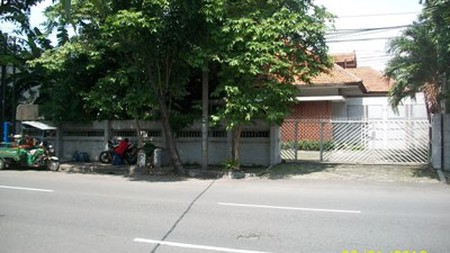 Rumah di Raya Jemursari, Nol Jalan Raya, Strategis, Cocok untuk Kantor / Klinik / Resto / Hotel / usaha dsb