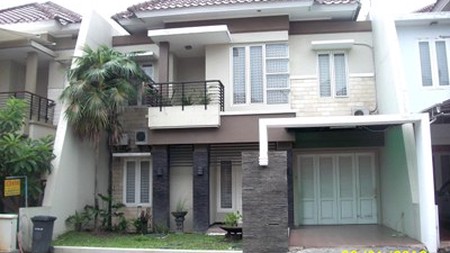 Rumah 2 Lantai, Minimalis, Bagus, Row Jalan depan Lebar + Paving, Bebas Banjir, Lingkungan Elite, Siap Huni