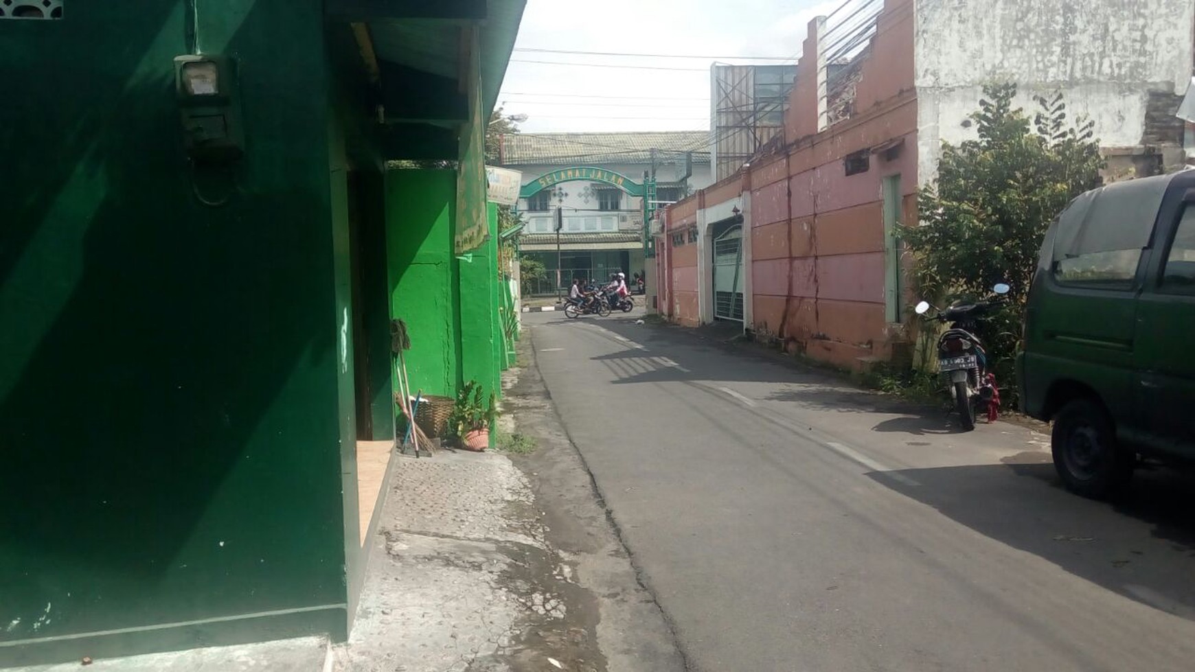 RUMAH+PEKARANGAN LUAS DI GEDONGKUNING, REJOWINANGUN, JOGJA.