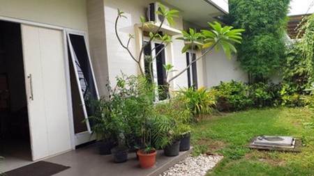 Rumah di Kendangsari, Bagus, Terawat, Row Jalan depan Lebar, Siap Huni