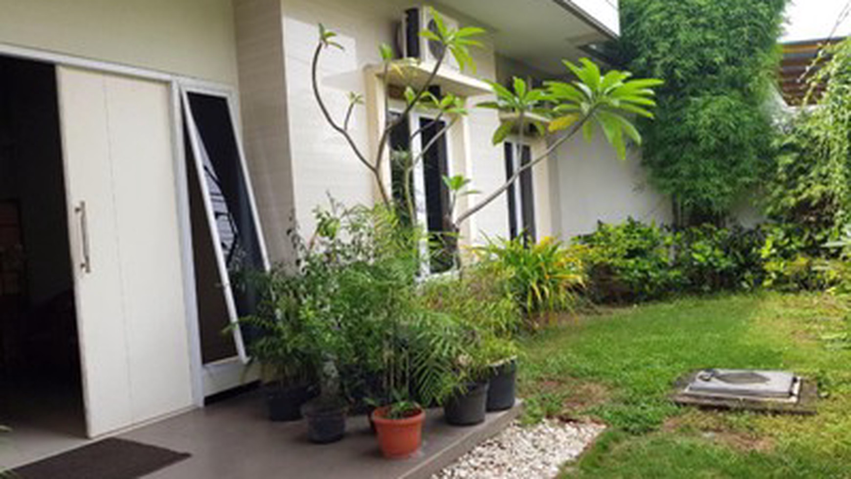 Rumah di Kendangsari, Bagus, Terawat, Row Jalan depan Lebar, Siap Huni