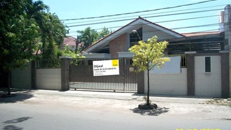Rumah di Raya Tenggilis, Bagus, Terawat, Row Jalan Lebar, Tidak Banjir, Lokasi Strategis, Jalan utama, bisa untuk kantor / Klinik / Cafe / usaha dsb