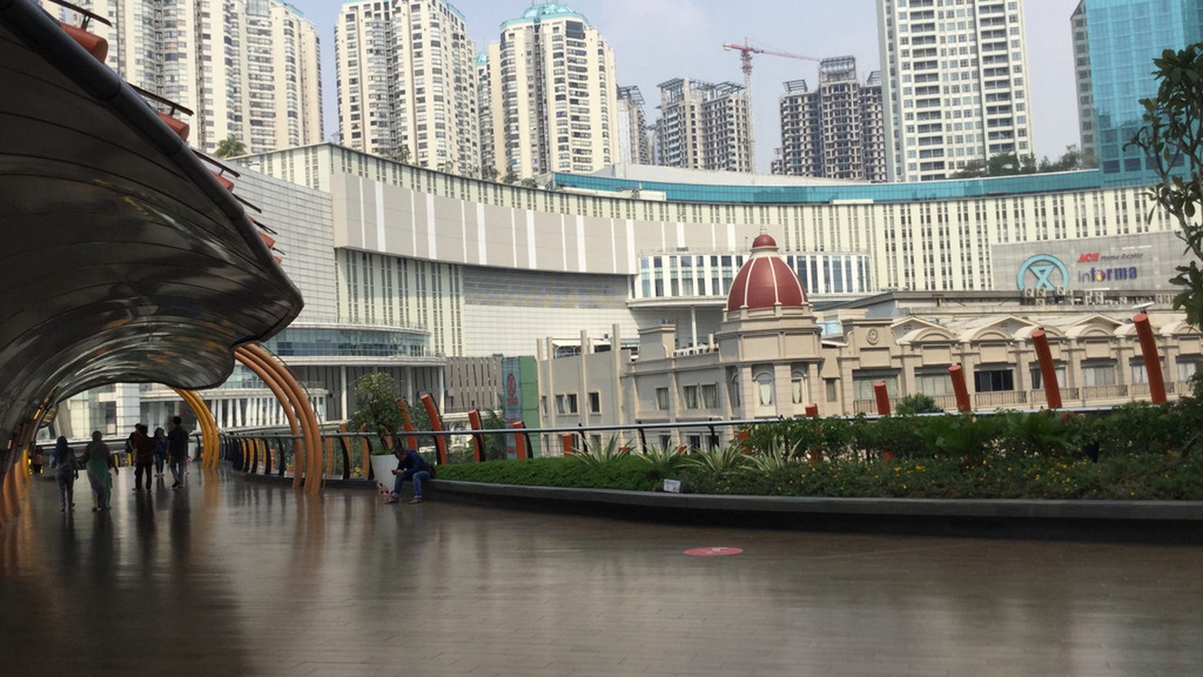 Disewakan SOHO di Central Park Jakarta Barat