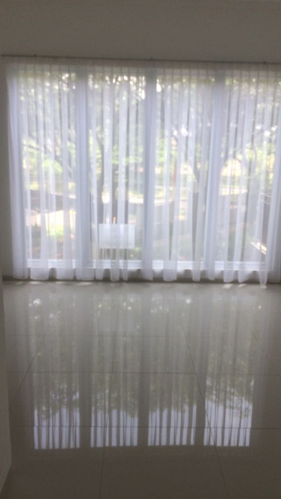 Rumah Nyaman dan Siap Huni di Kawasan Emerald, Bintaro