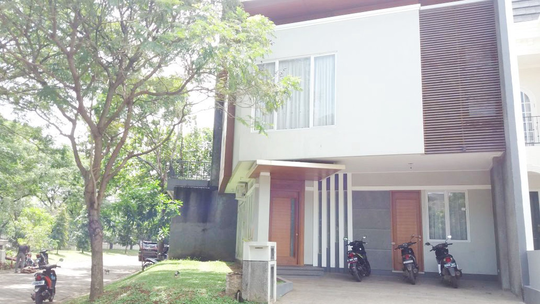 Rumah Nyaman dan Siap Huni di Kawasan Emerald, Bintaro