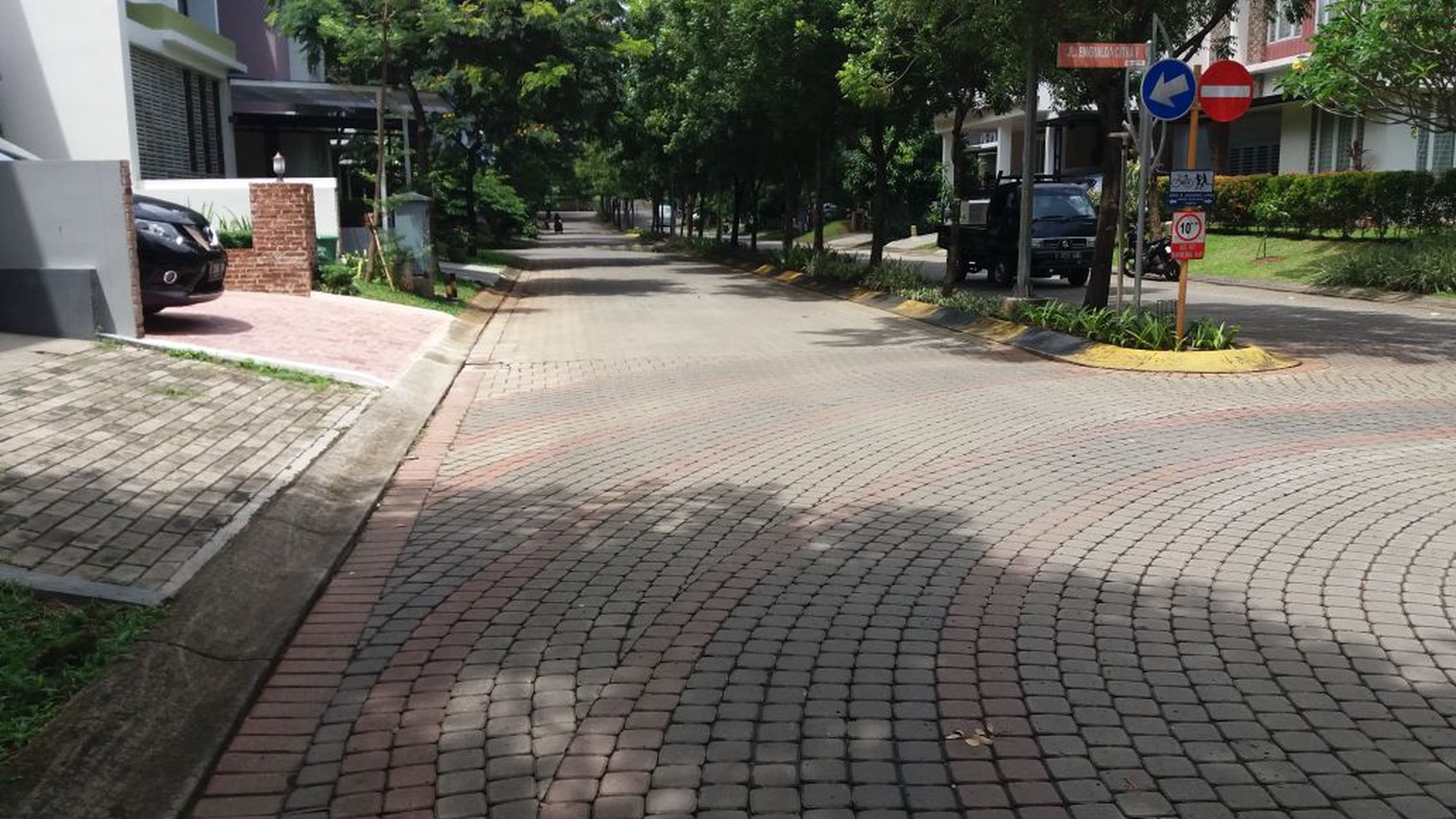 Rumah Nyaman dan Siap Huni di Kawasan Emerald, Bintaro