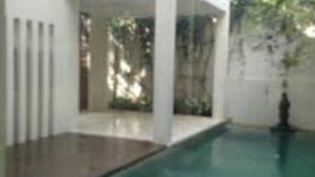 Rumah nuansa bali tropical dalam townhouse diantasari