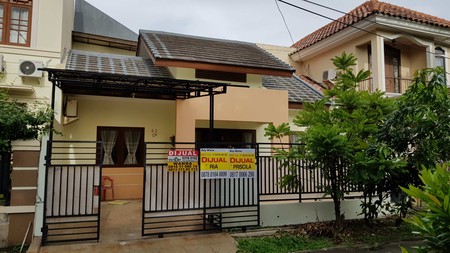 Rumah DEPAN TAMAN & Row jalan lebar di kencana Loka BSD