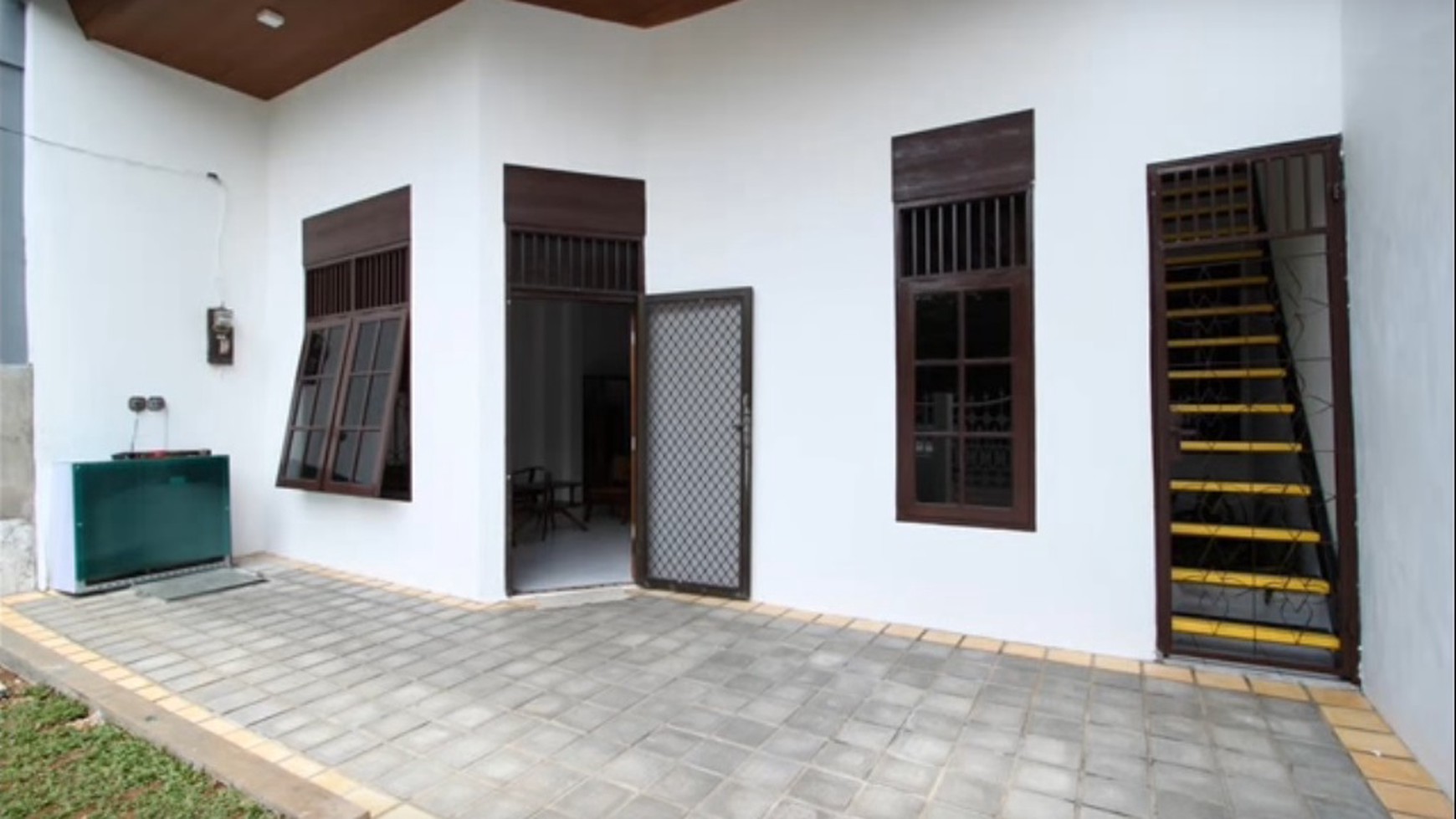 Rumah Dijual Depan Taman