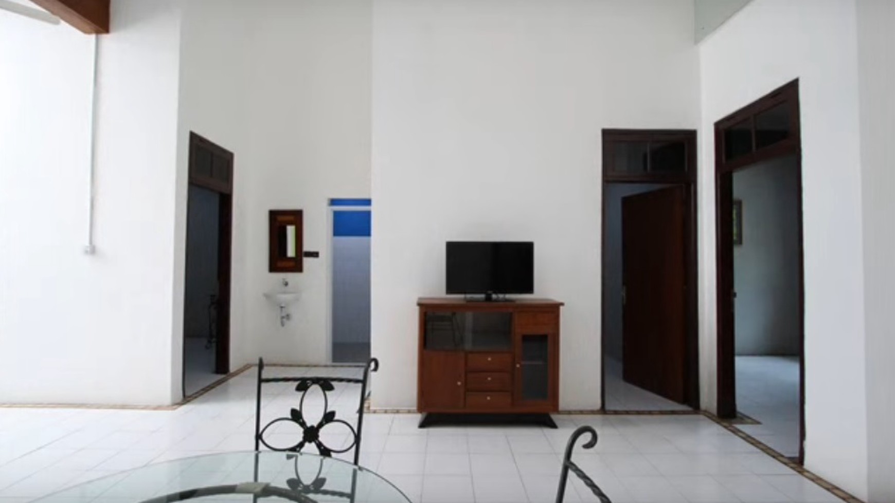 Rumah Dijual Depan Taman