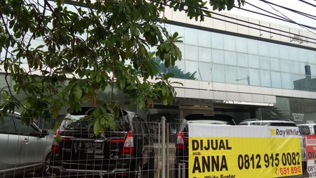 Gedung Ex Showroom & Bengkel Dijual !!
