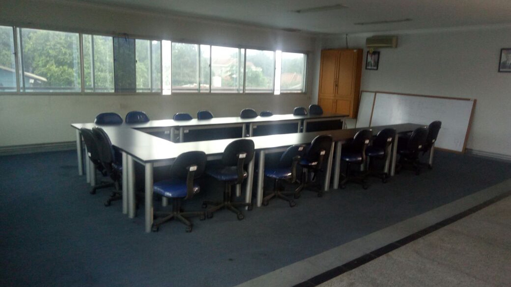Gedung Ex Showroom & Bengkel Dijual !!