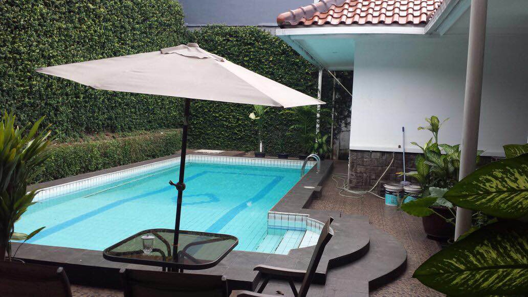 Dijual Rumah Cantik - Lokasi Tenang Nyaman Dan Asri - Renov - Fully Furnished