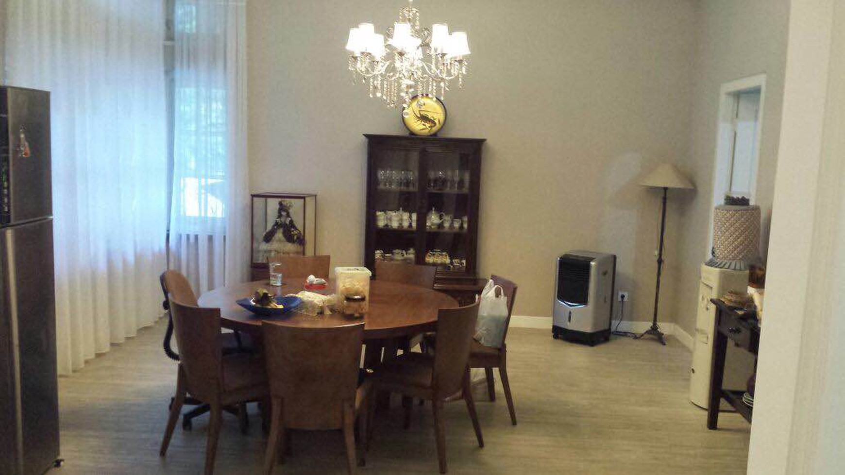 Dijual Rumah Cantik - Lokasi Tenang Nyaman Dan Asri - Renov - Fully Furnished