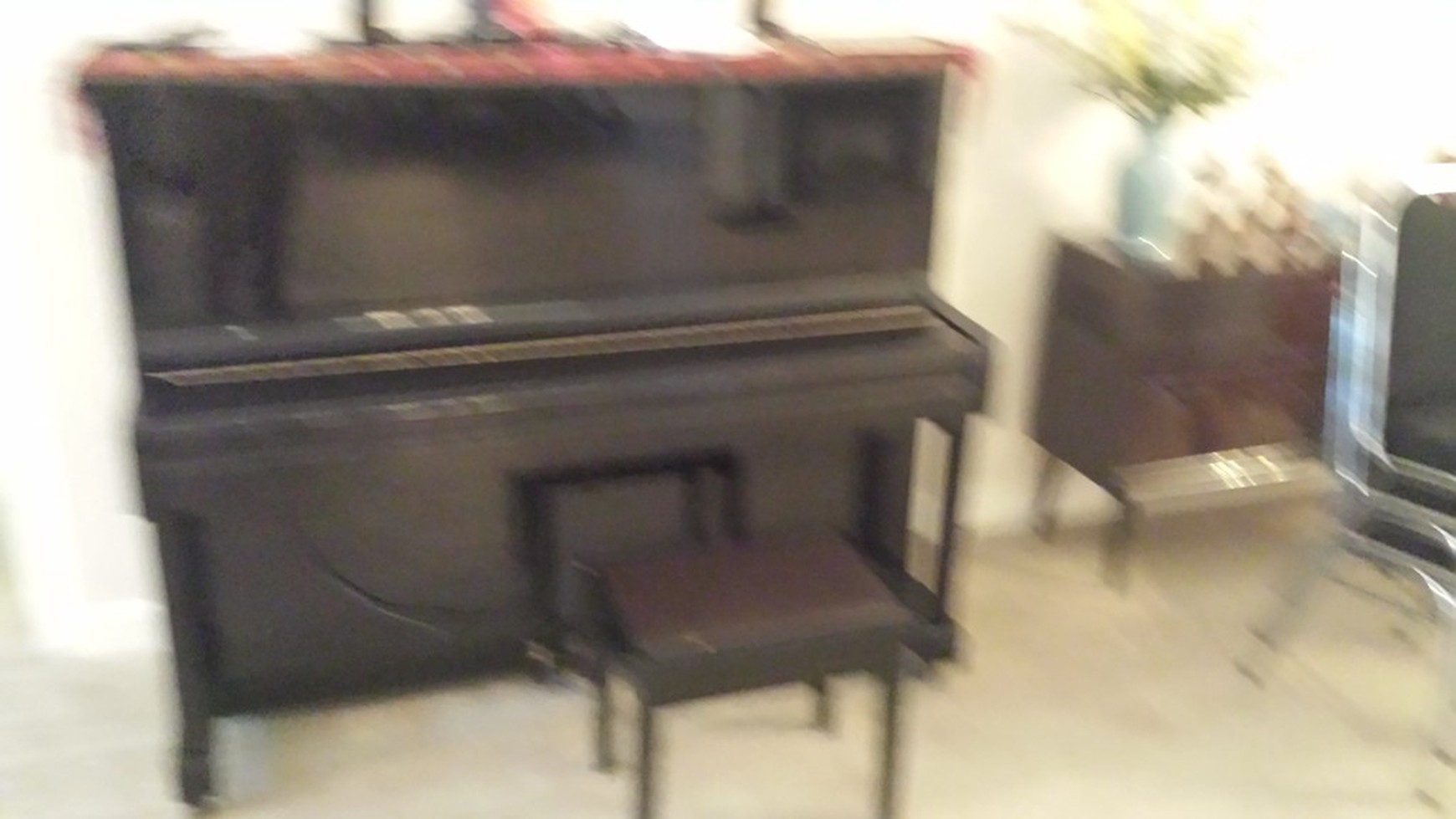 Dijual Rumah Cantik - Lokasi Tenang Nyaman Dan Asri - Renov - Fully Furnished