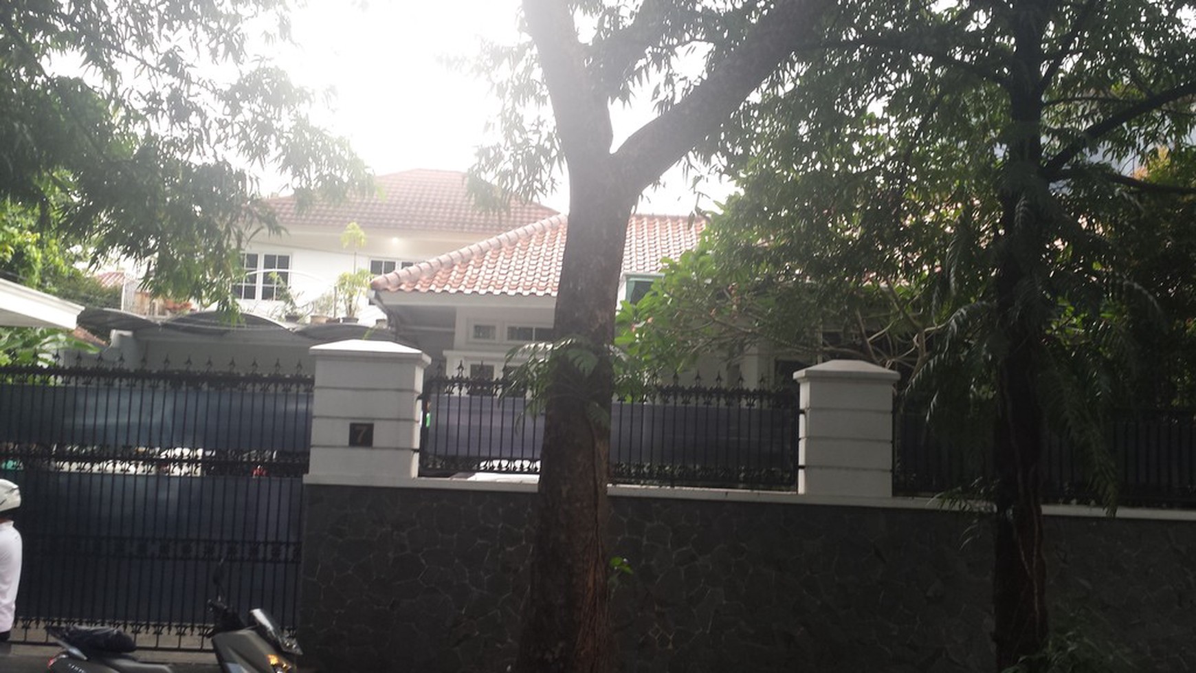 Dijual Rumah Cantik - Lokasi Tenang Nyaman Dan Asri - Renov - Fully Furnished