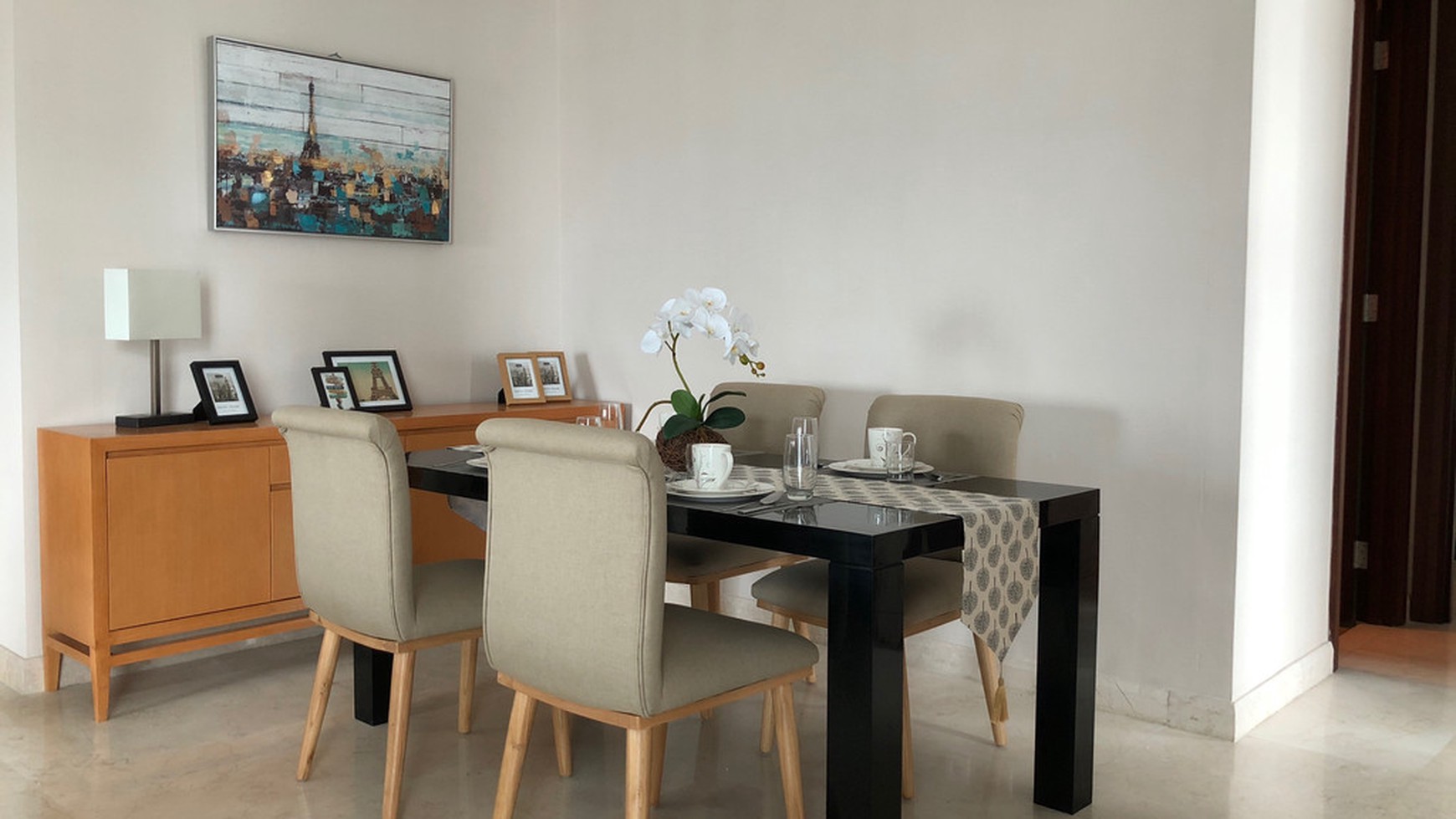 For Rent Apartemen Essence Darmawangsa, 3BR