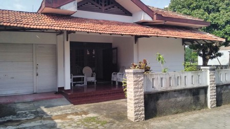 RUMAH TINGGAL COCOK UNTUK KELUARGA BESAR DI MANTUP, BANGUNTAPAN.