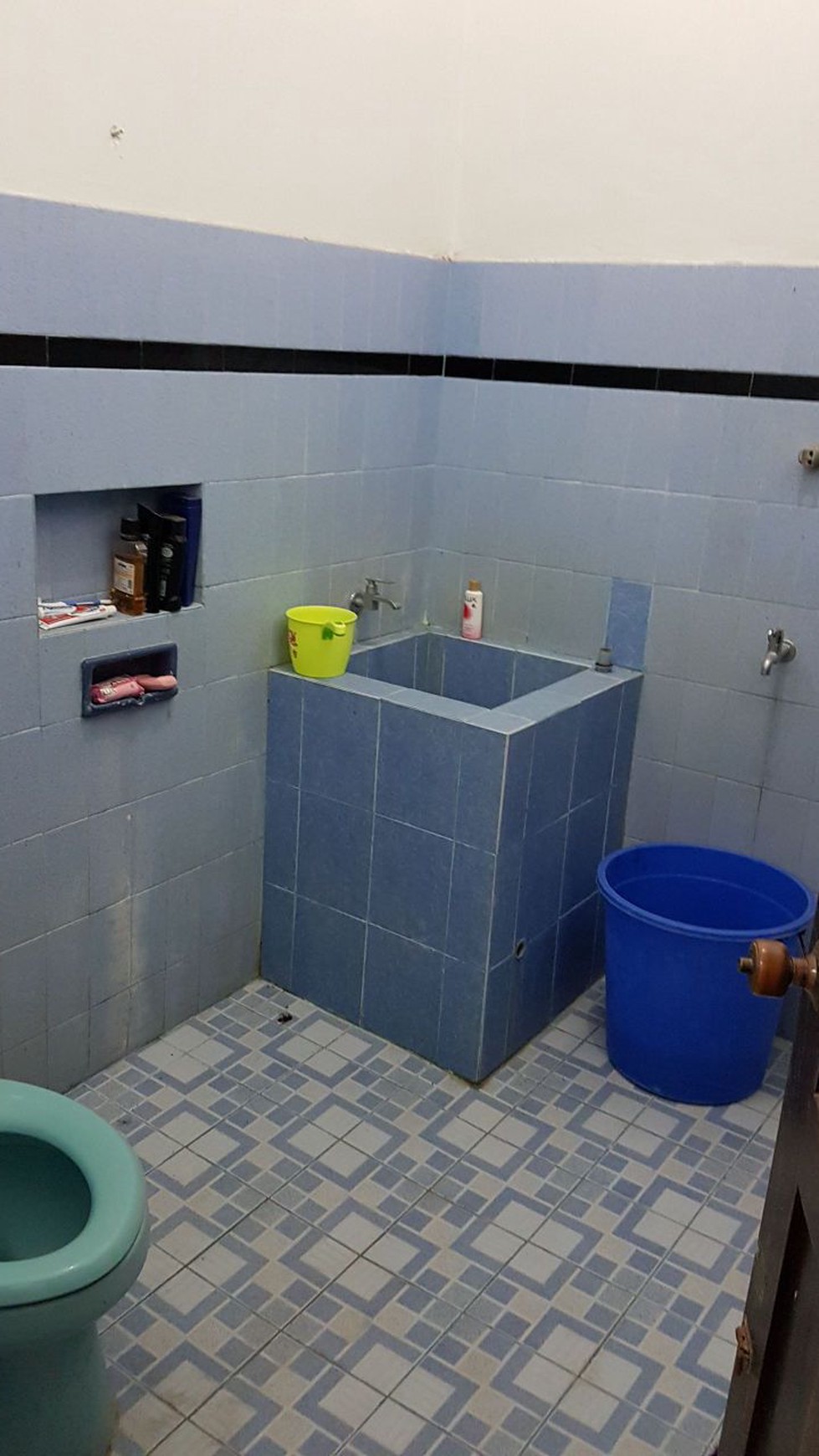 RUMAH TINGGAL COCOK UNTUK KELUARGA BESAR DI MANTUP, BANGUNTAPAN.