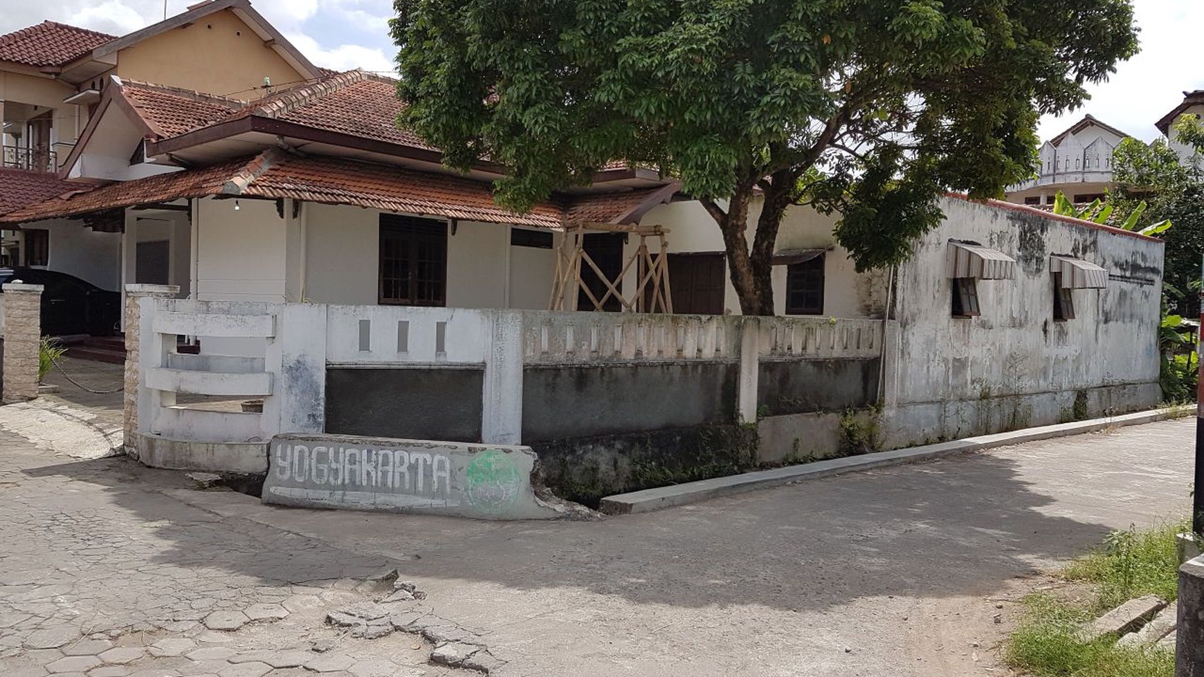 RUMAH TINGGAL COCOK UNTUK KELUARGA BESAR DI MANTUP, BANGUNTAPAN.