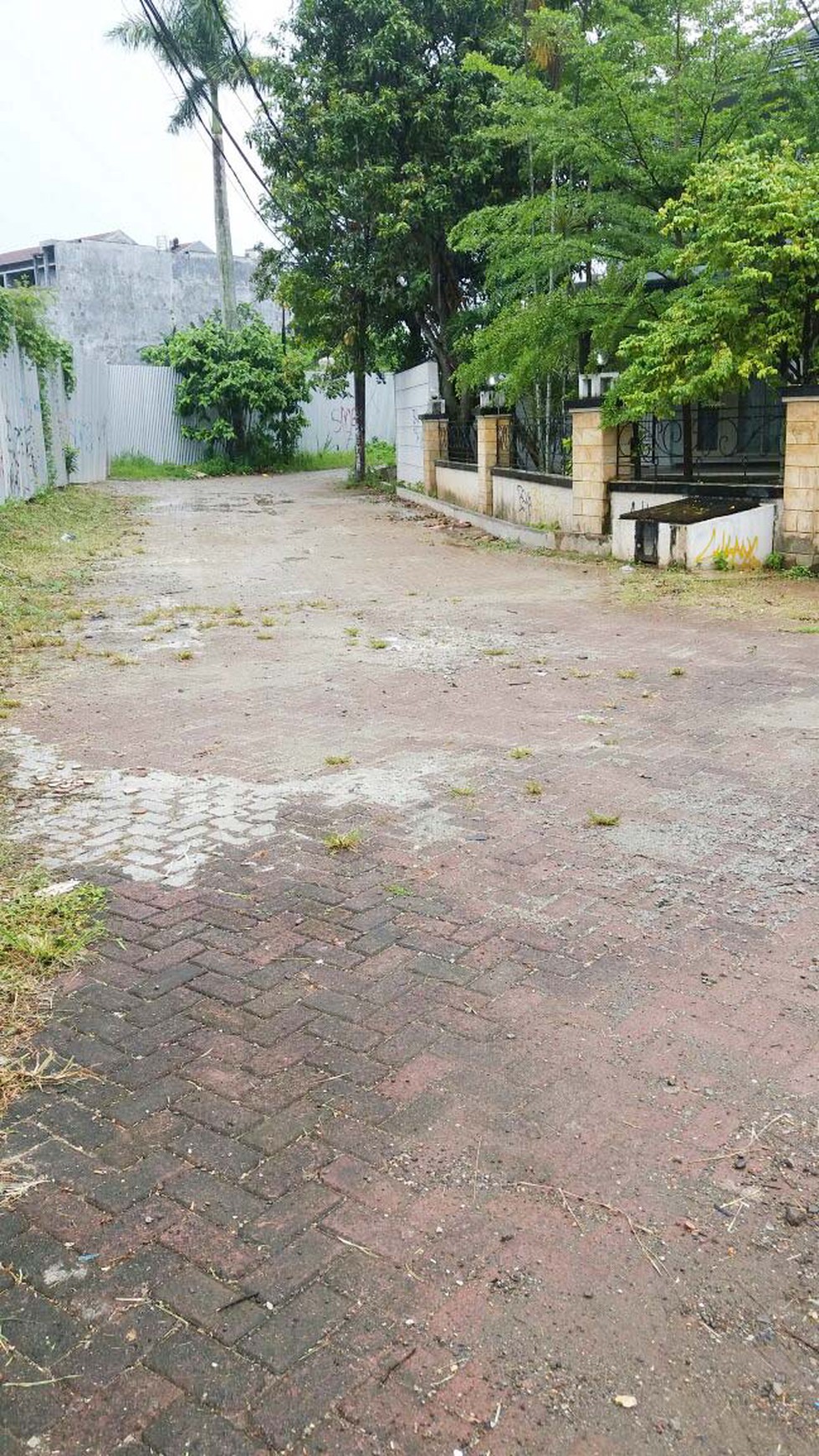 Dijual Tanah luas, Lokasi sangat strategis, pinggir Jalan @Kemang Selatan