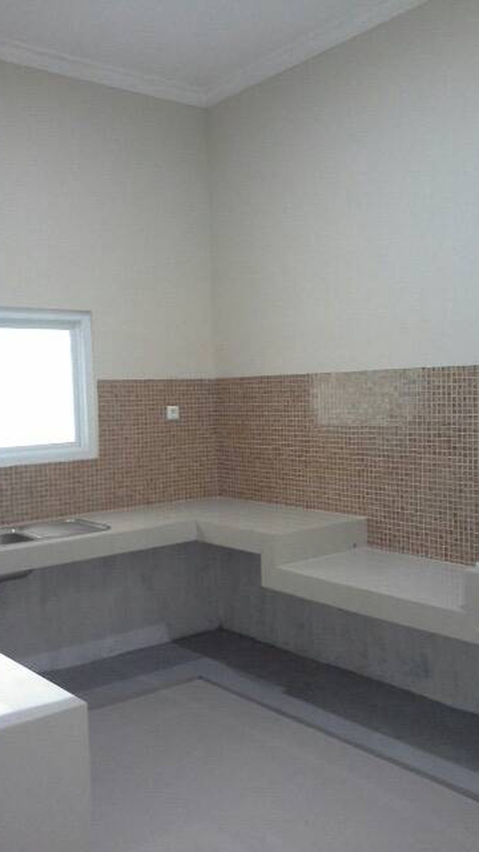 RUMAH BARU SIAP HUNI DI MEGAPOLITAN CINERE