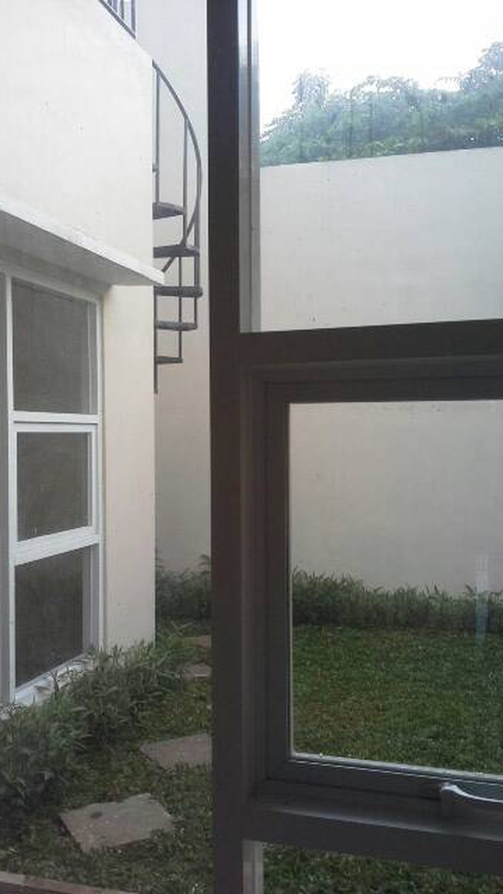 RUMAH BARU SIAP HUNI DI MEGAPOLITAN CINERE