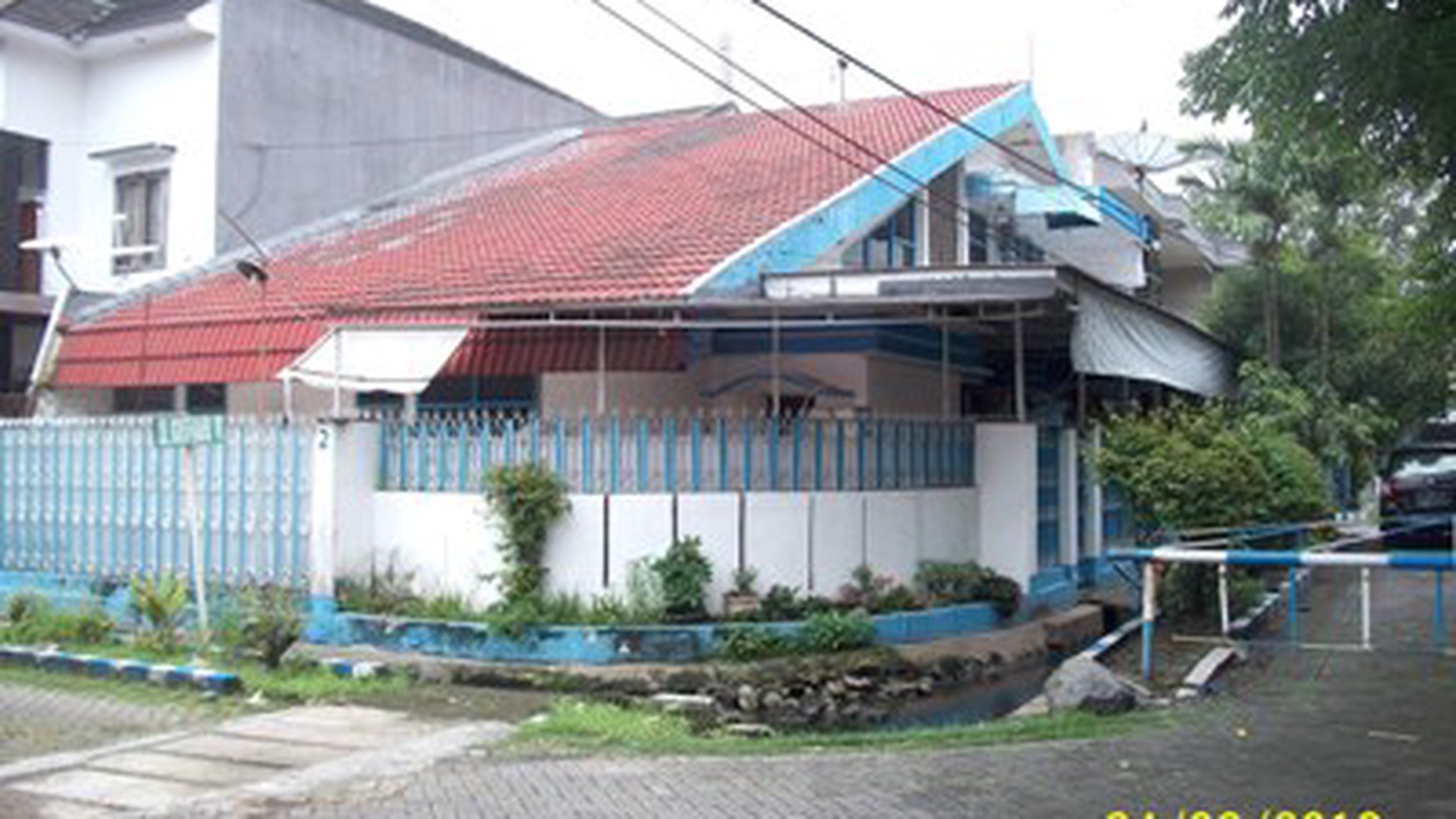 Rumah di Kutisari, bisa untuk usaha / kantor / praktek / resto dsb, Jalan depan paving