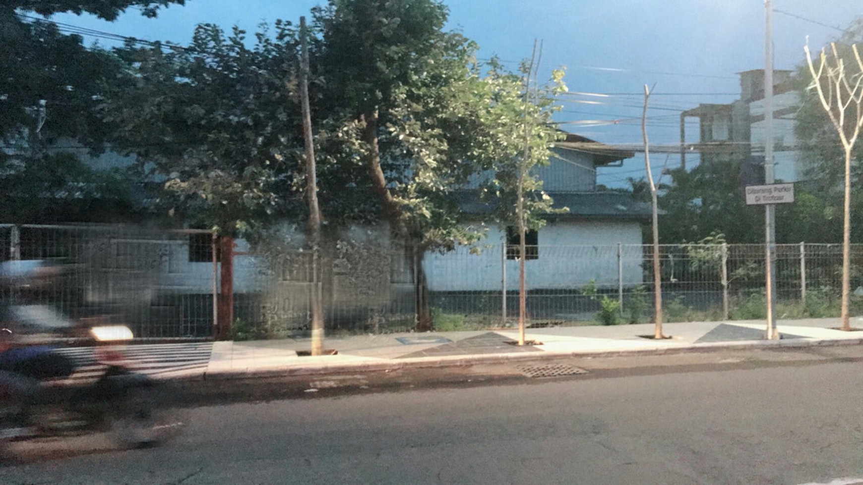 Raya Jemursari Strategis