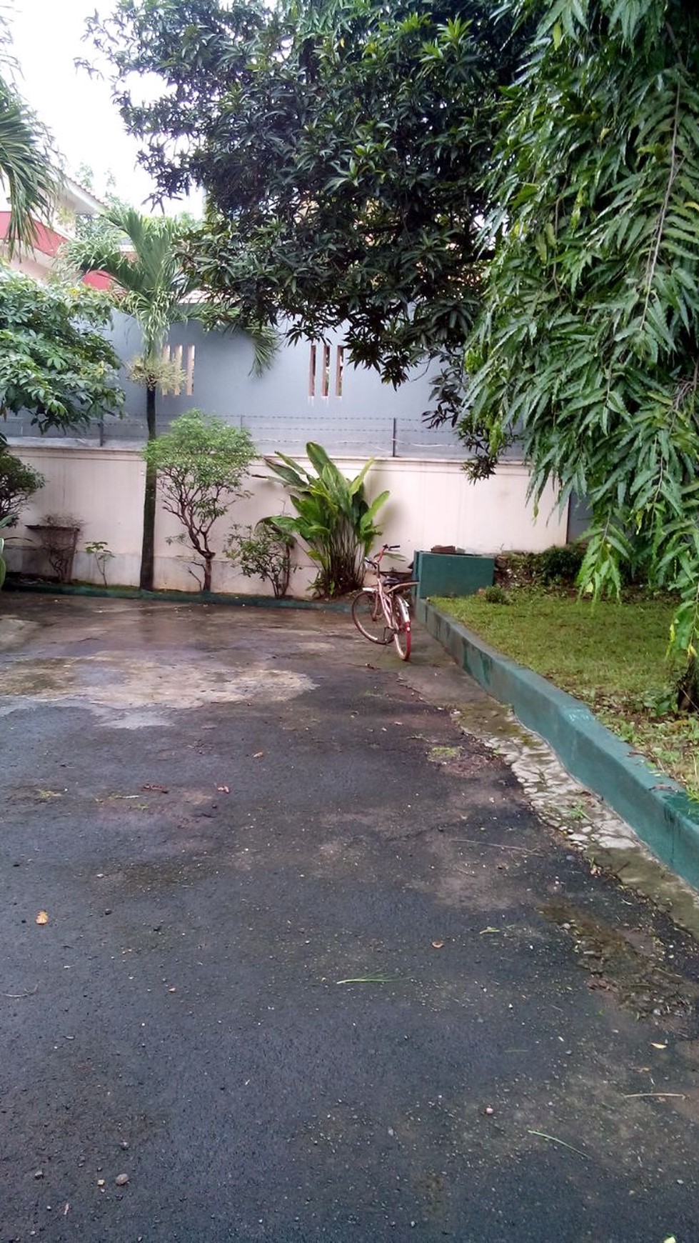 Rumah Bagus,halaman luas di Bekasi Barat