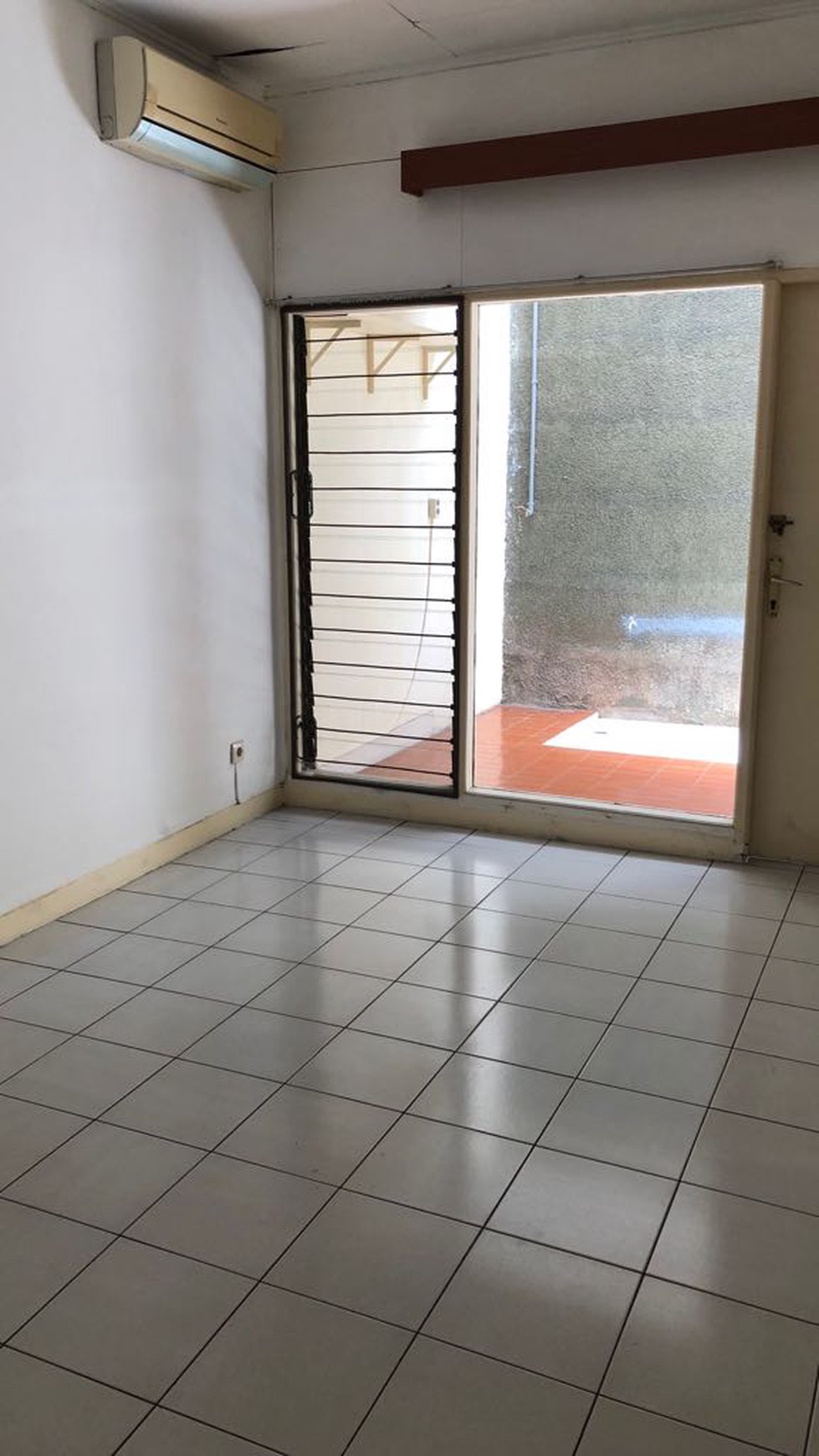 Disewakan Rumah di Puri Indah - Jakarta Barat