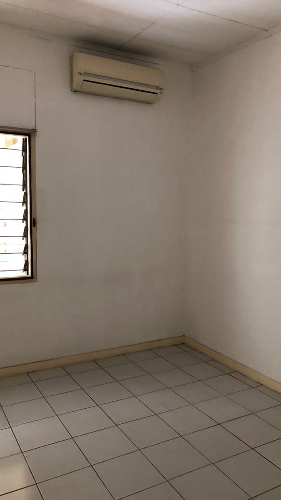 Disewakan Rumah di Puri Indah - Jakarta Barat