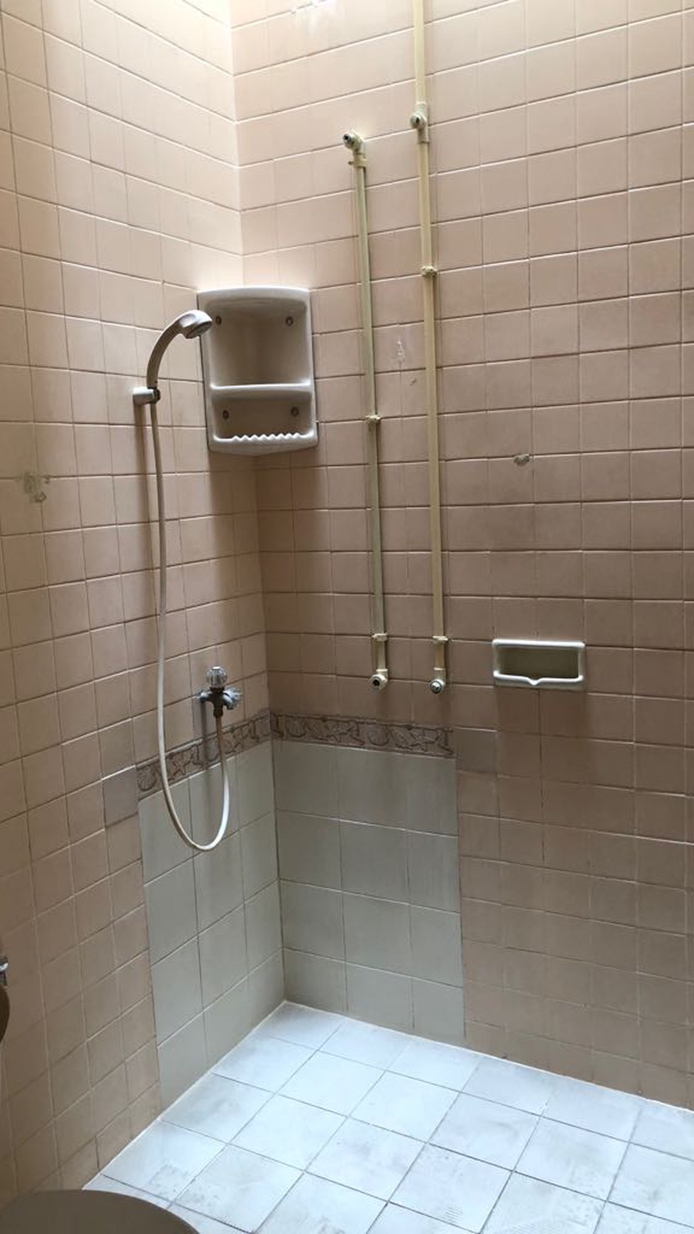 Disewakan Rumah di Puri Indah - Jakarta Barat