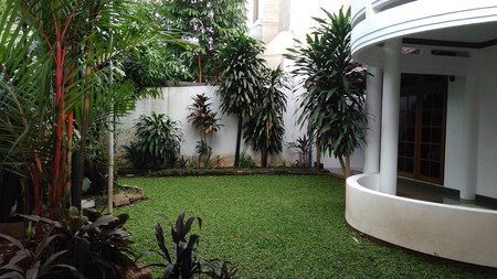 Disewakan rumah tinggal /kantor  lokasi strategis dekat dengan SCBD Jl Kertanegara kebayoran Baru Jakarta Selatan