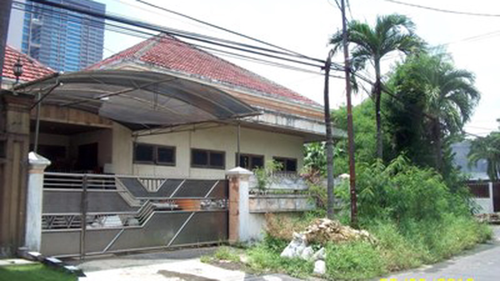 Rumah di Kris Kencanasari Timur, Bagus, Terawat, Row Jalan Lebar, bisa untuk kantor / usaha - D/Y -