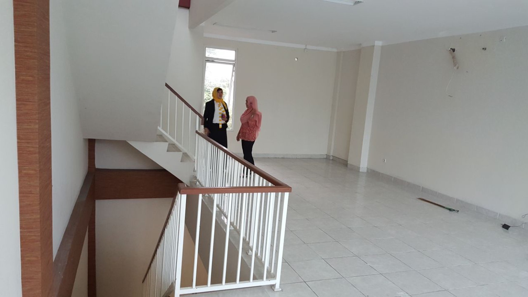 Ruko Luas dan Strategis di Emerald Avenue, Bintaro