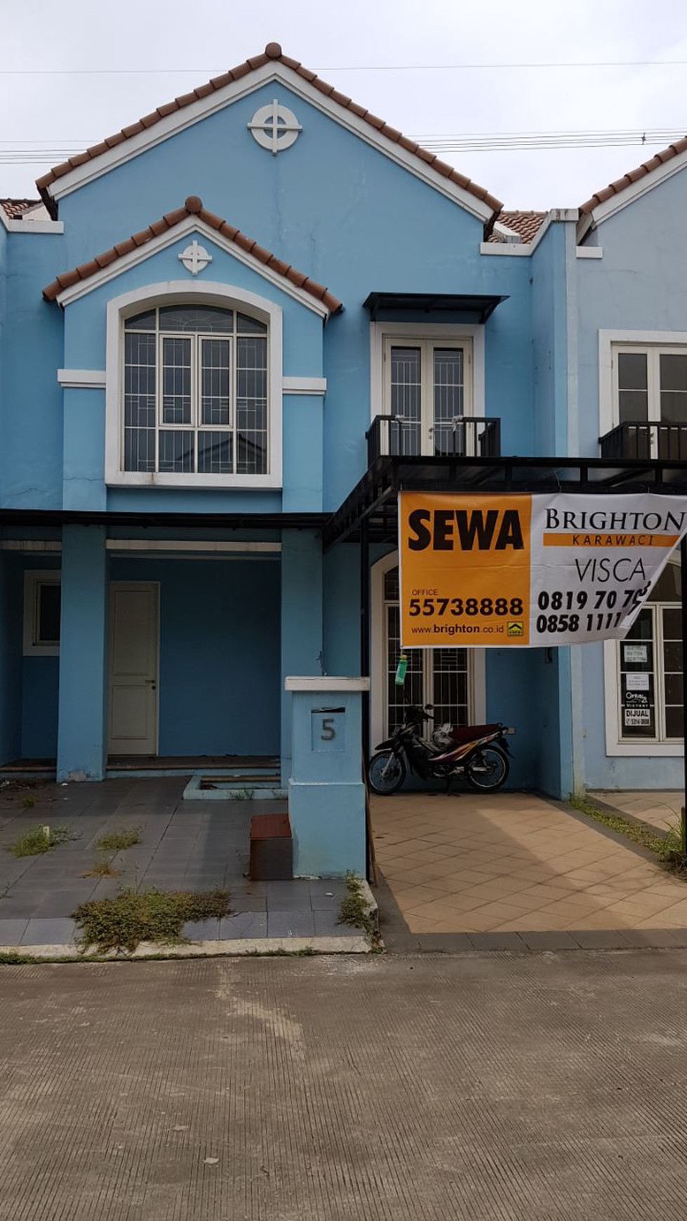 Disewakan Rumah di Taman Rolling Hills - Lippo Karawaci