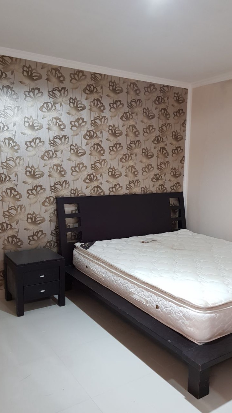 Disewakan Townhouse di Taman Paris Lantai 1 - Lippo Karawaci
