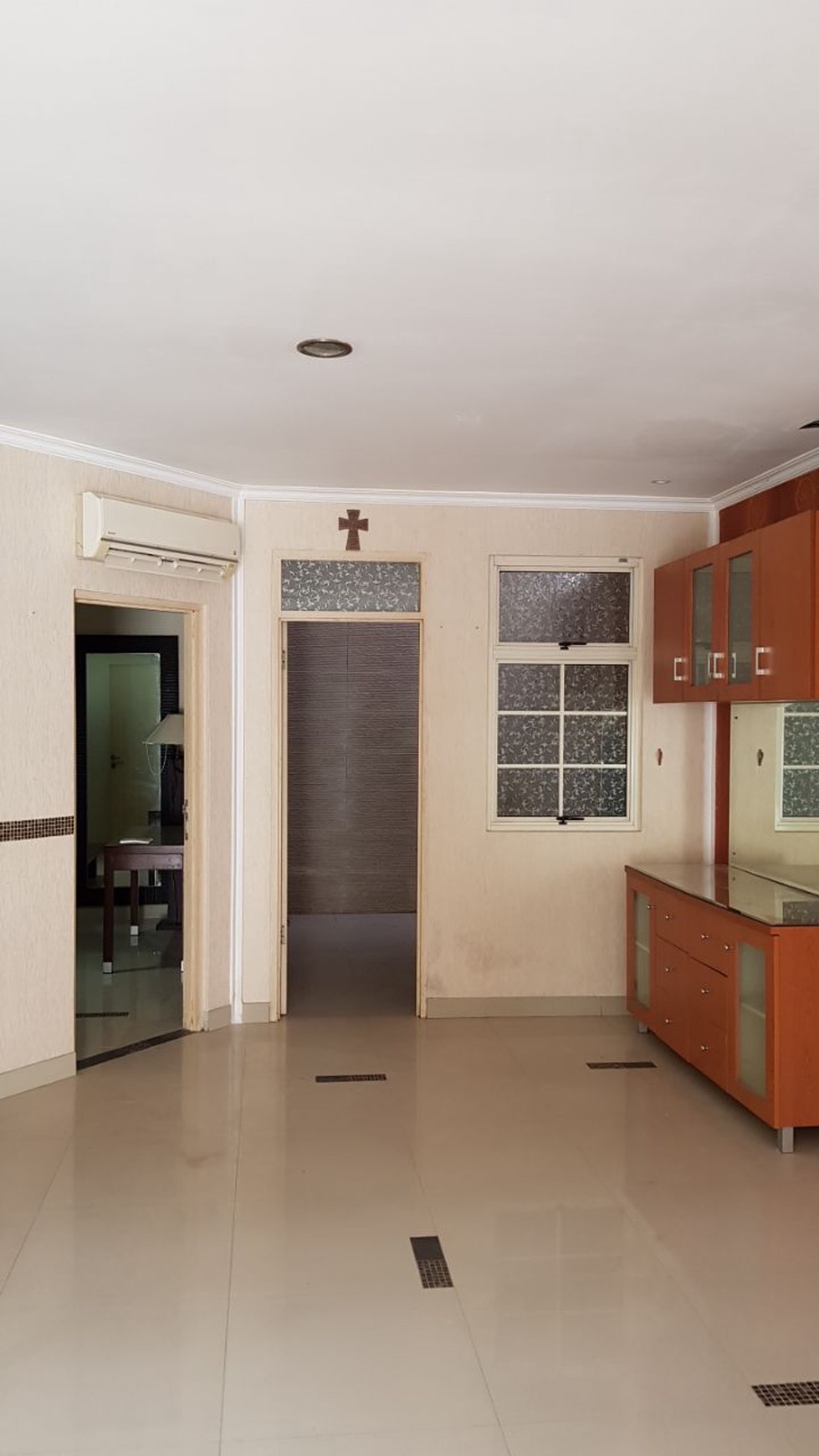 Disewakan Townhouse di Taman Paris Lantai 1 - Lippo Karawaci