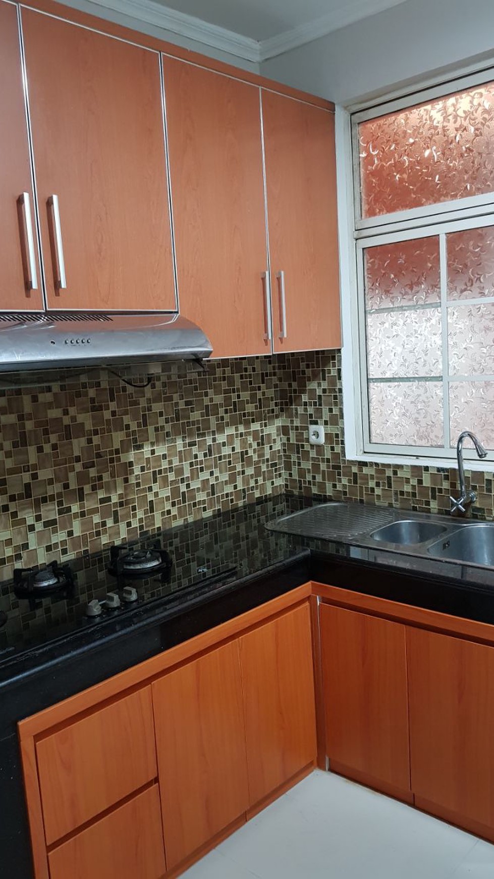 Disewakan Townhouse di Taman Paris Lantai 1 - Lippo Karawaci