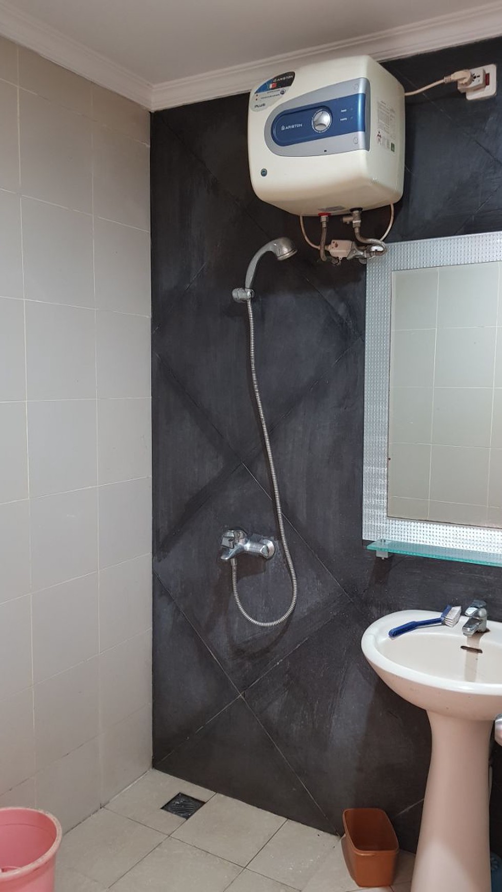 Disewakan Townhouse di Taman Paris Lantai 1 - Lippo Karawaci