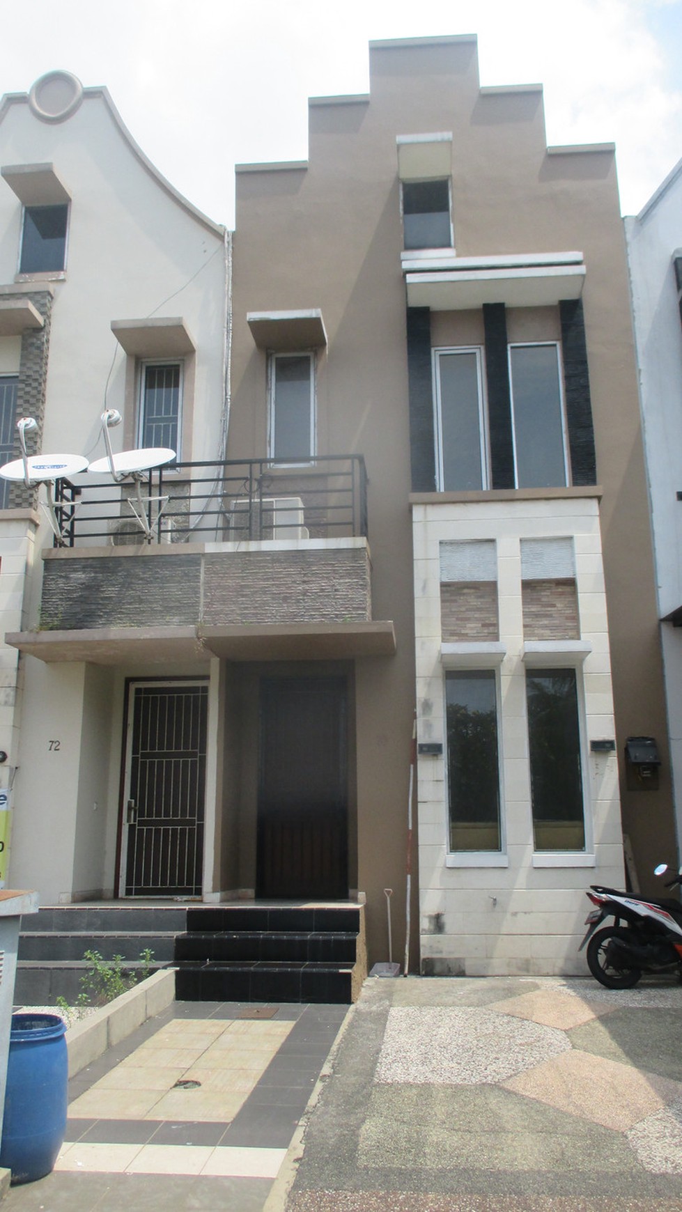Disewakan Rumah di Taman Holandia Jl. Den Haag - Lippo Karawaci