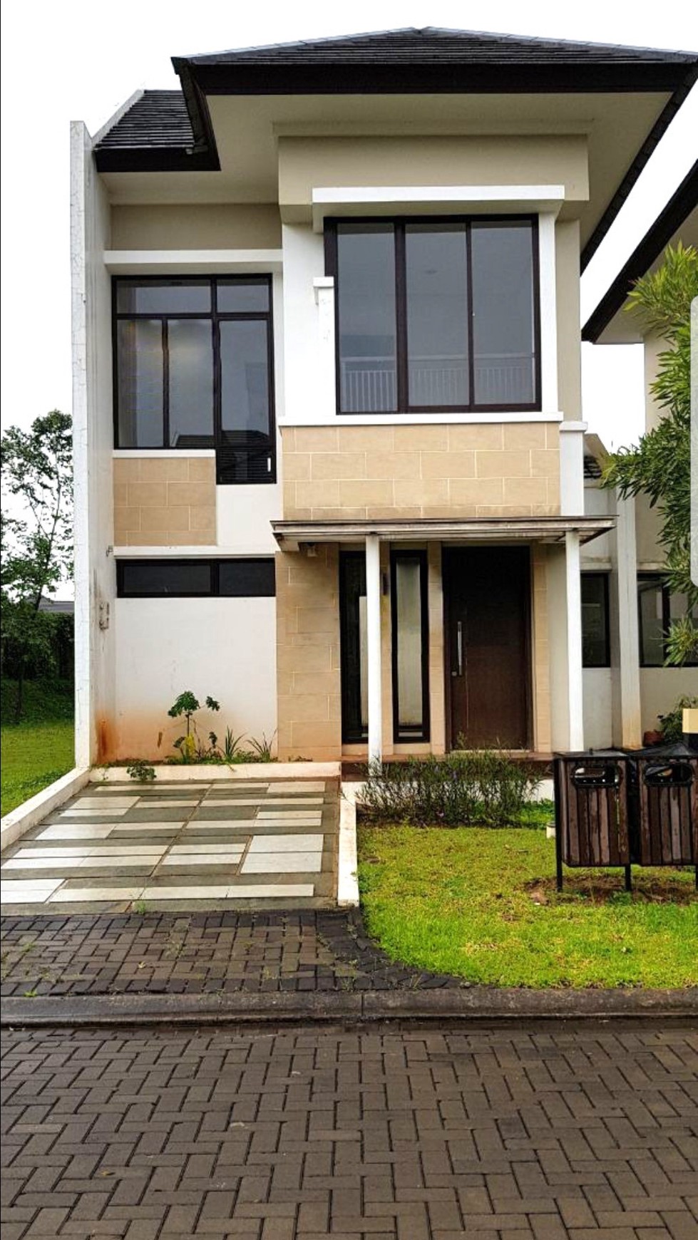 HADAP TIMUR,RUMAH MURAH DI EMINENT BSD (7X20m)