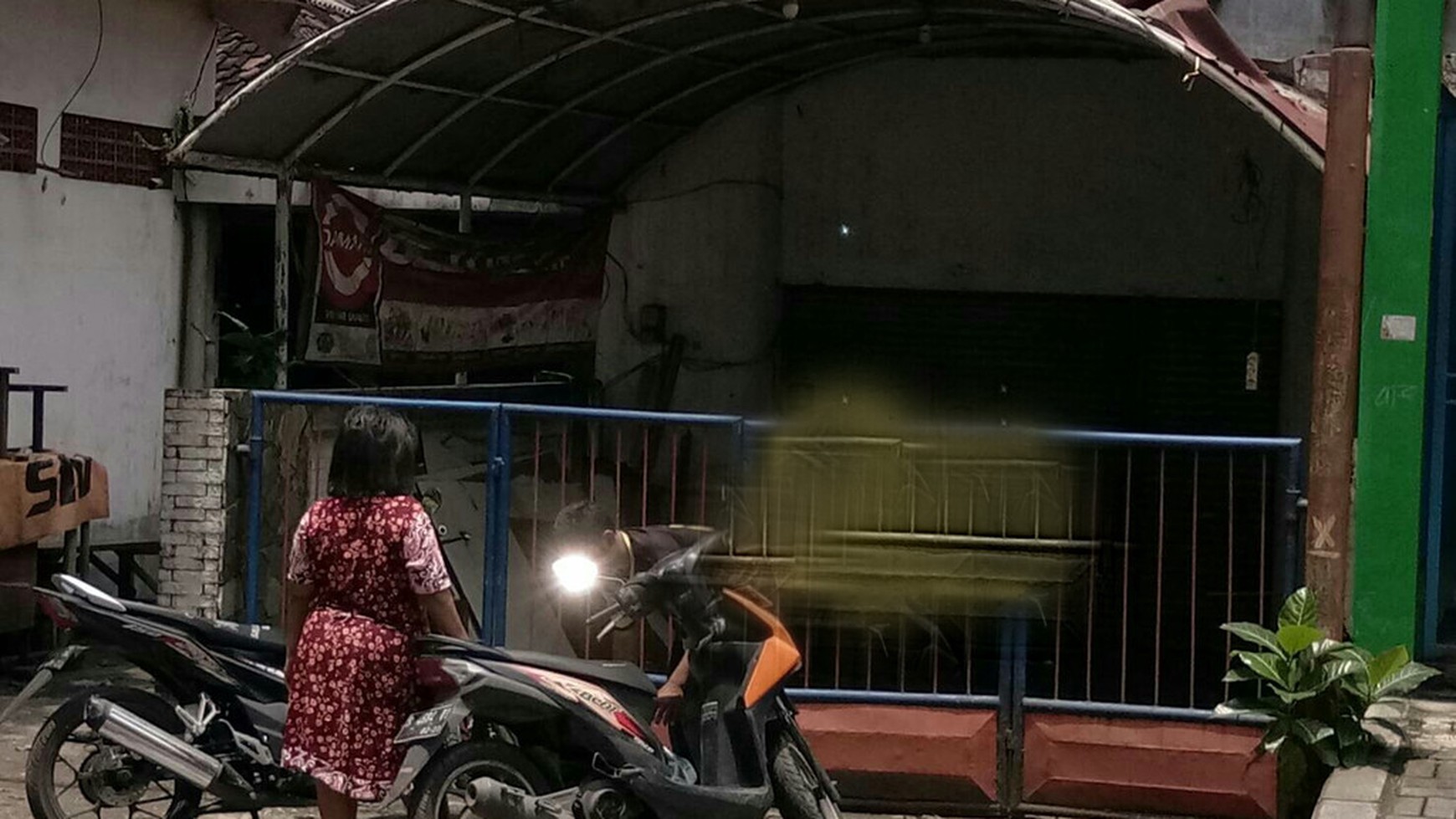 Ruko Tenggilis dekat metropolis