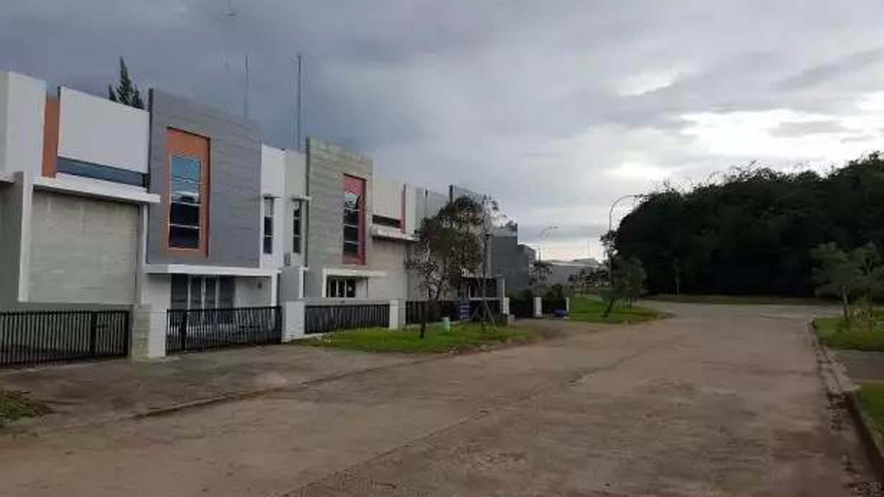 Gudang siap pakai di Taman Tekno