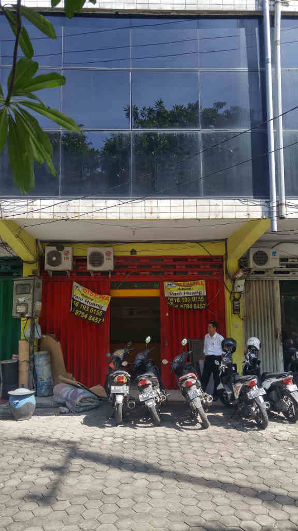 Ruko Dijual RMI Ngagel Lokasi Depan Jalan Utama Lebar Parkir Luas.