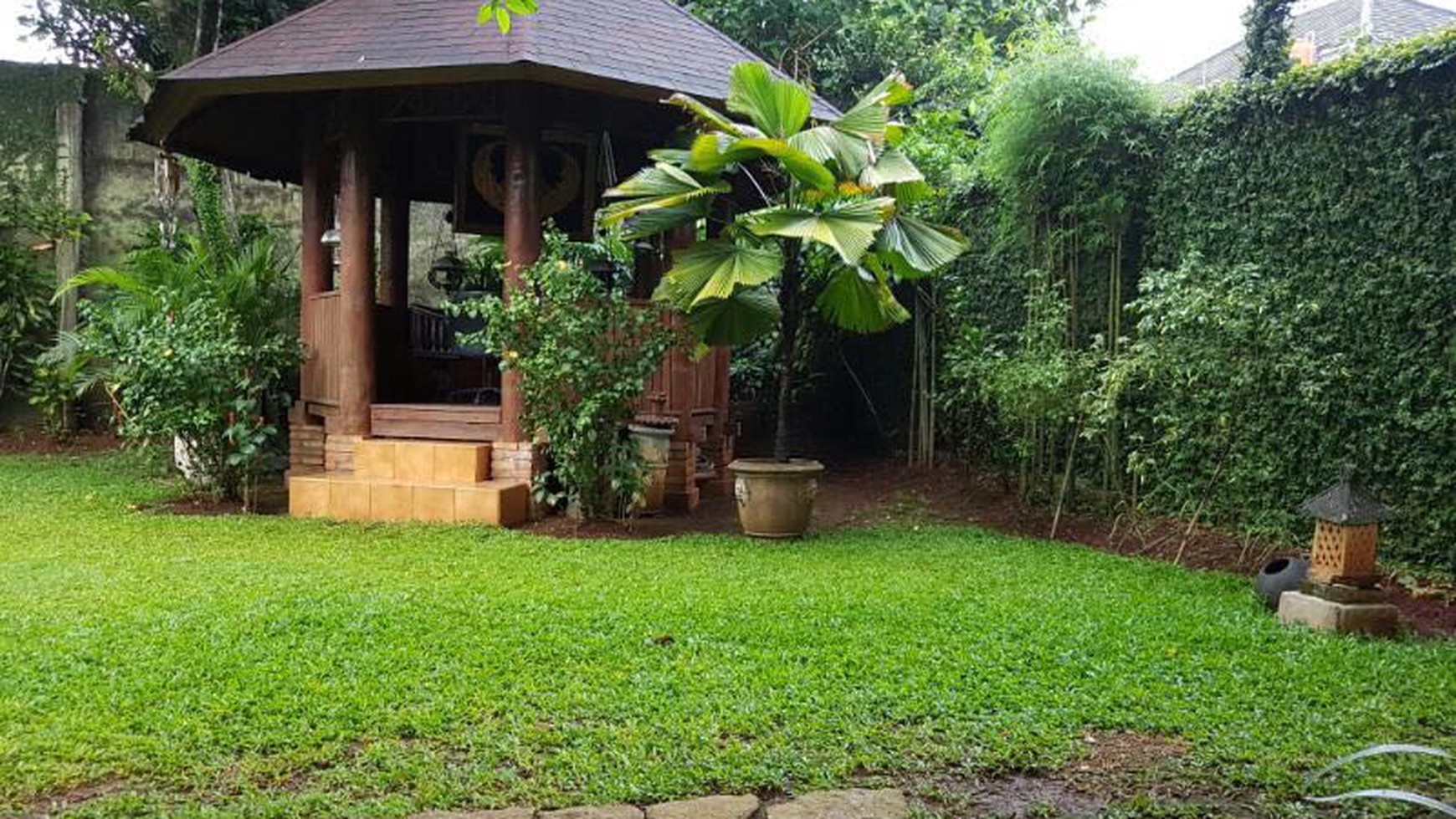 Dijual Rumah Asri di Lebak Bulus