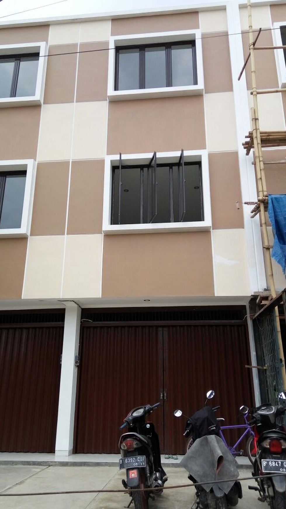 Dijual / Disewakan Ruko Baru di Jl. Prabu Siliwangi (total ada 7 unit) - Perum 4, Karawaci